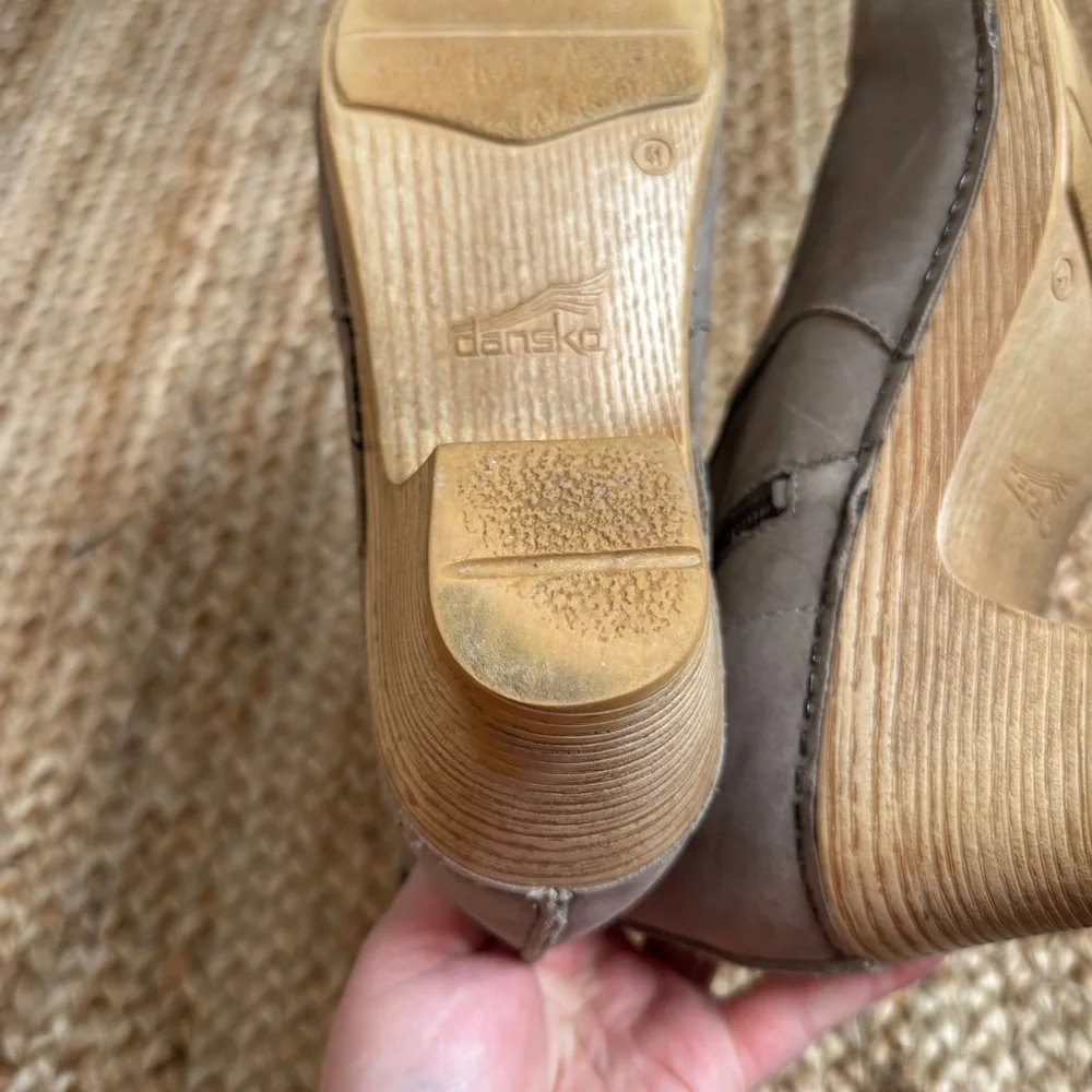 Dansko 41 Light Grey Nubuck Suede Leather Maria Clogs Booties - Picture 8 of 10